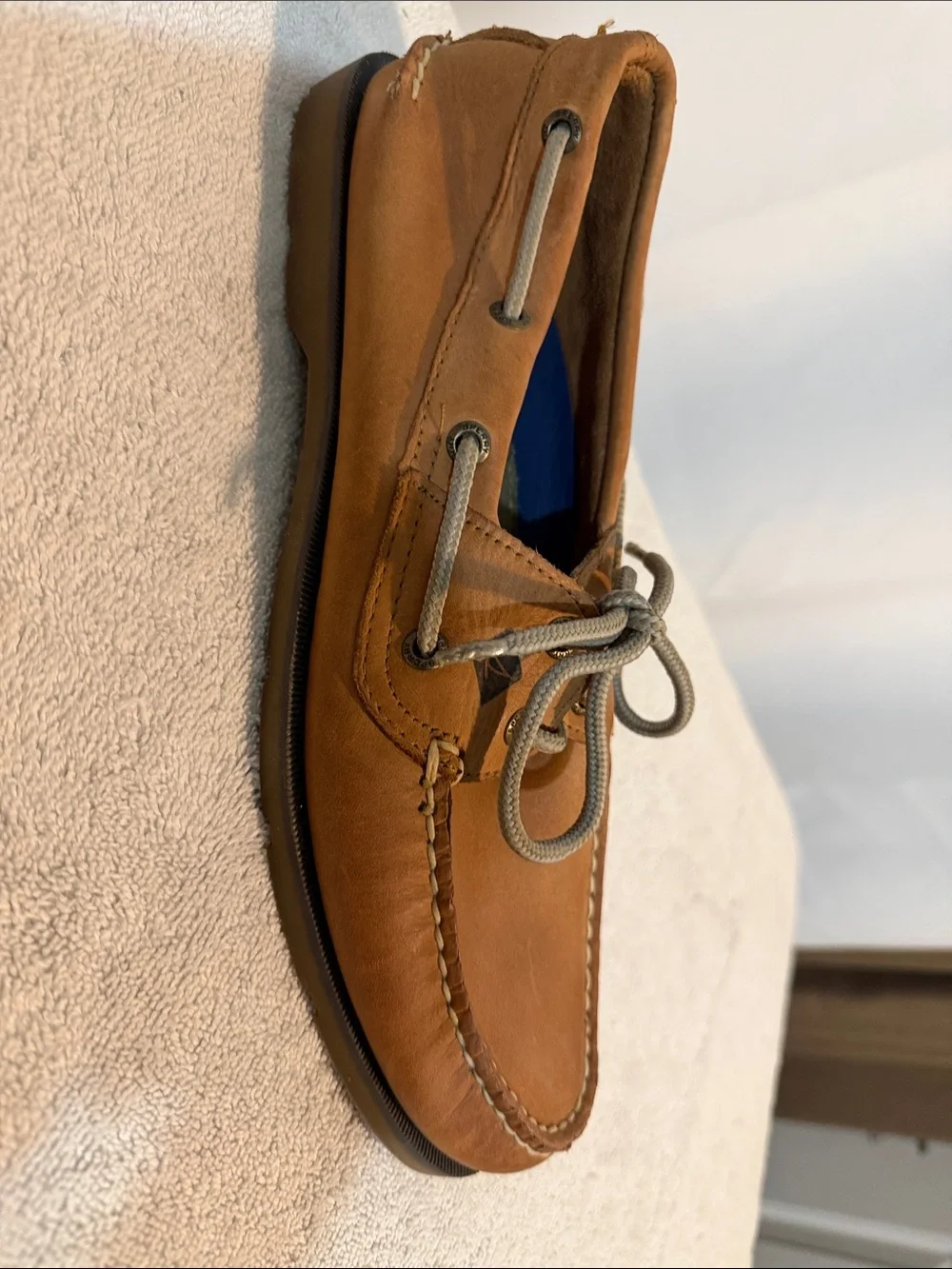 Sperry Men's Tan Leather Boat Shoes with Contrast Laces B6